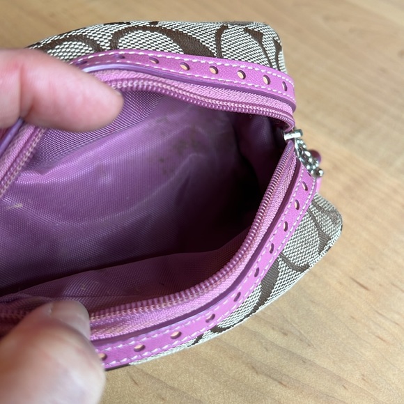 COACH Signature Mini Bag Travel Makeup wristlet - Picture 4 of 9